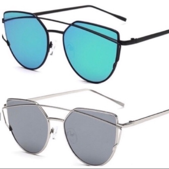 NWT Mirrored Statement Sunnies - Picture 3 of 3